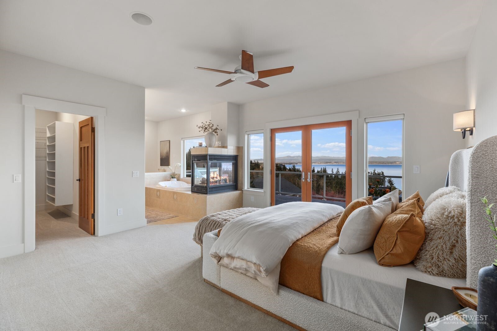 1021 Lightning Way , Camano Island, WA 98282