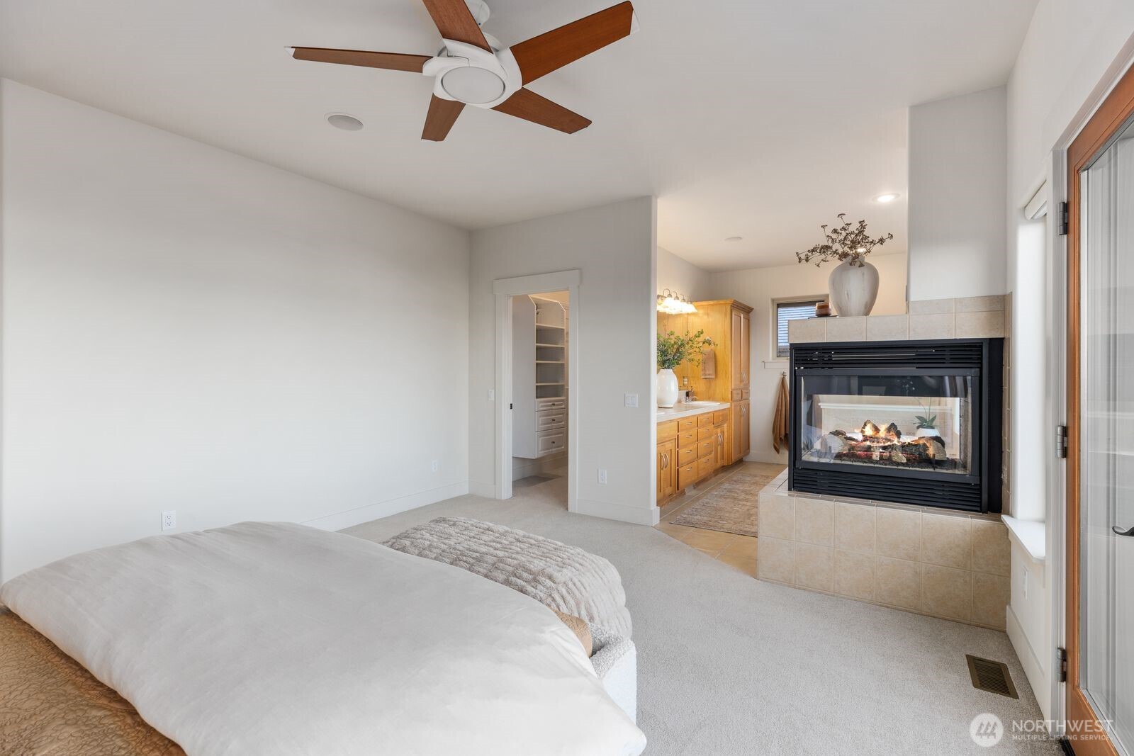 1021 Lightning Way , Camano Island, WA 98282