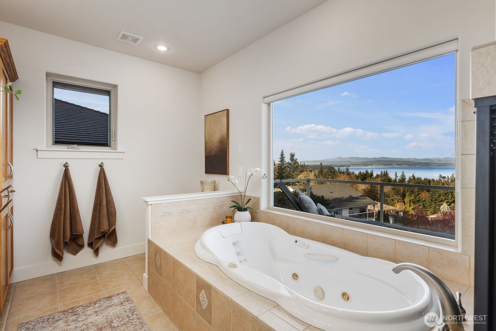 1021 Lightning Way , Camano Island, WA 98282