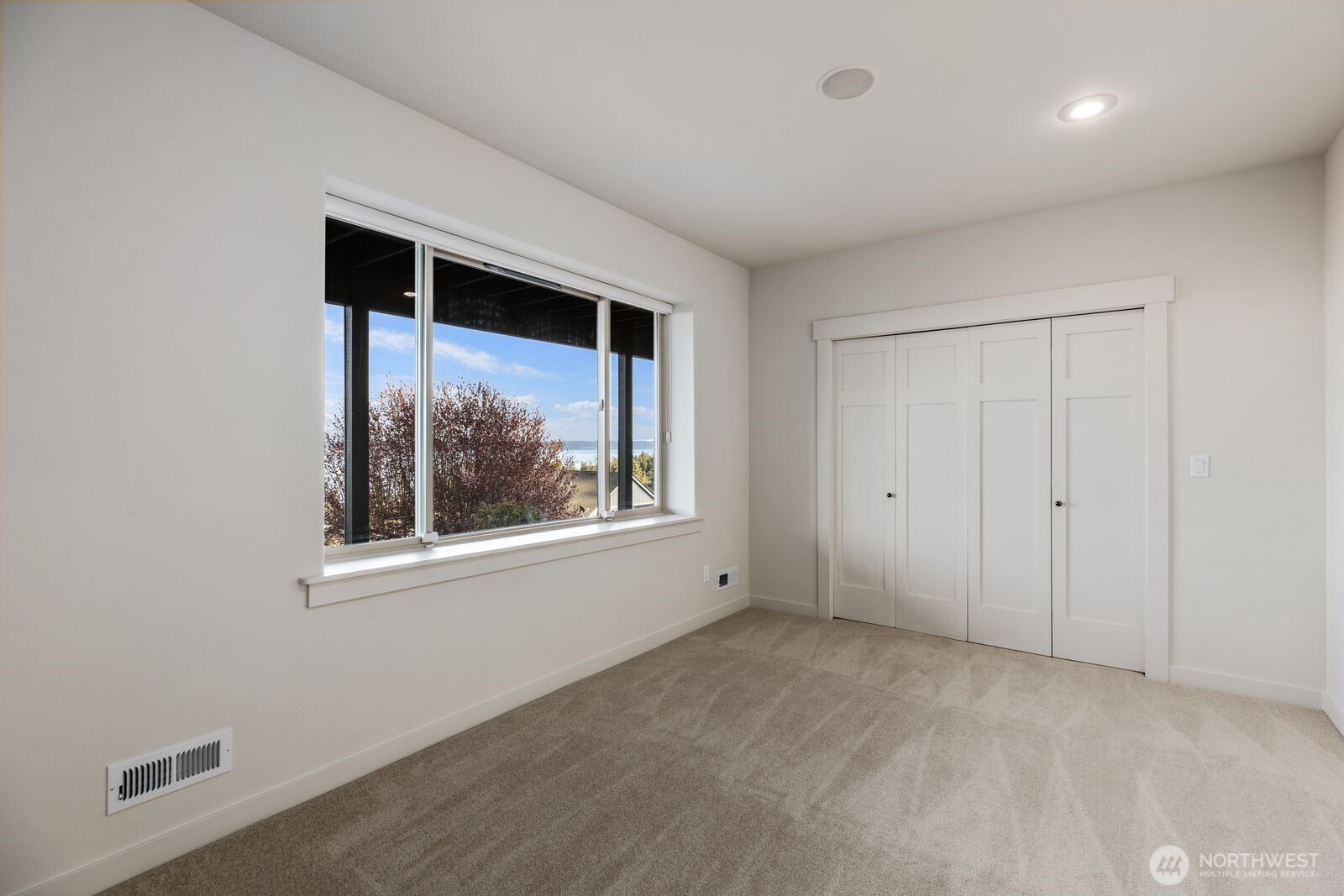 1021 Lightning Way , Camano Island, WA 98282