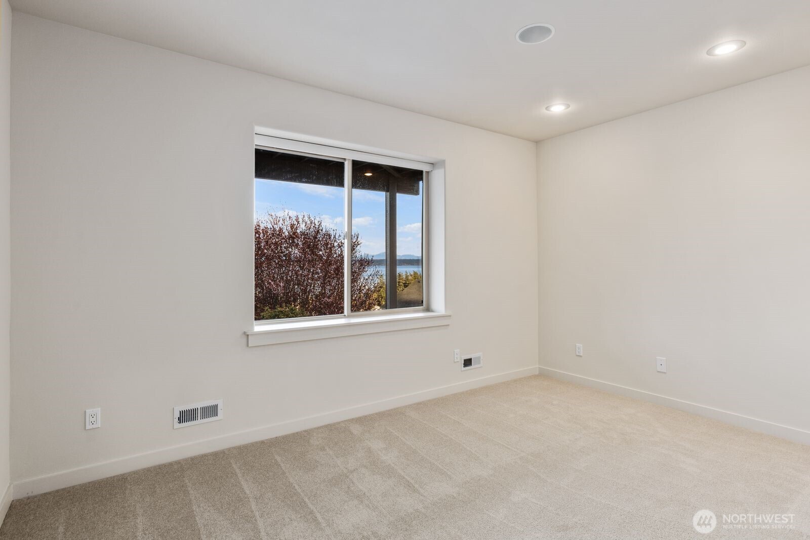 1021 Lightning Way , Camano Island, WA 98282