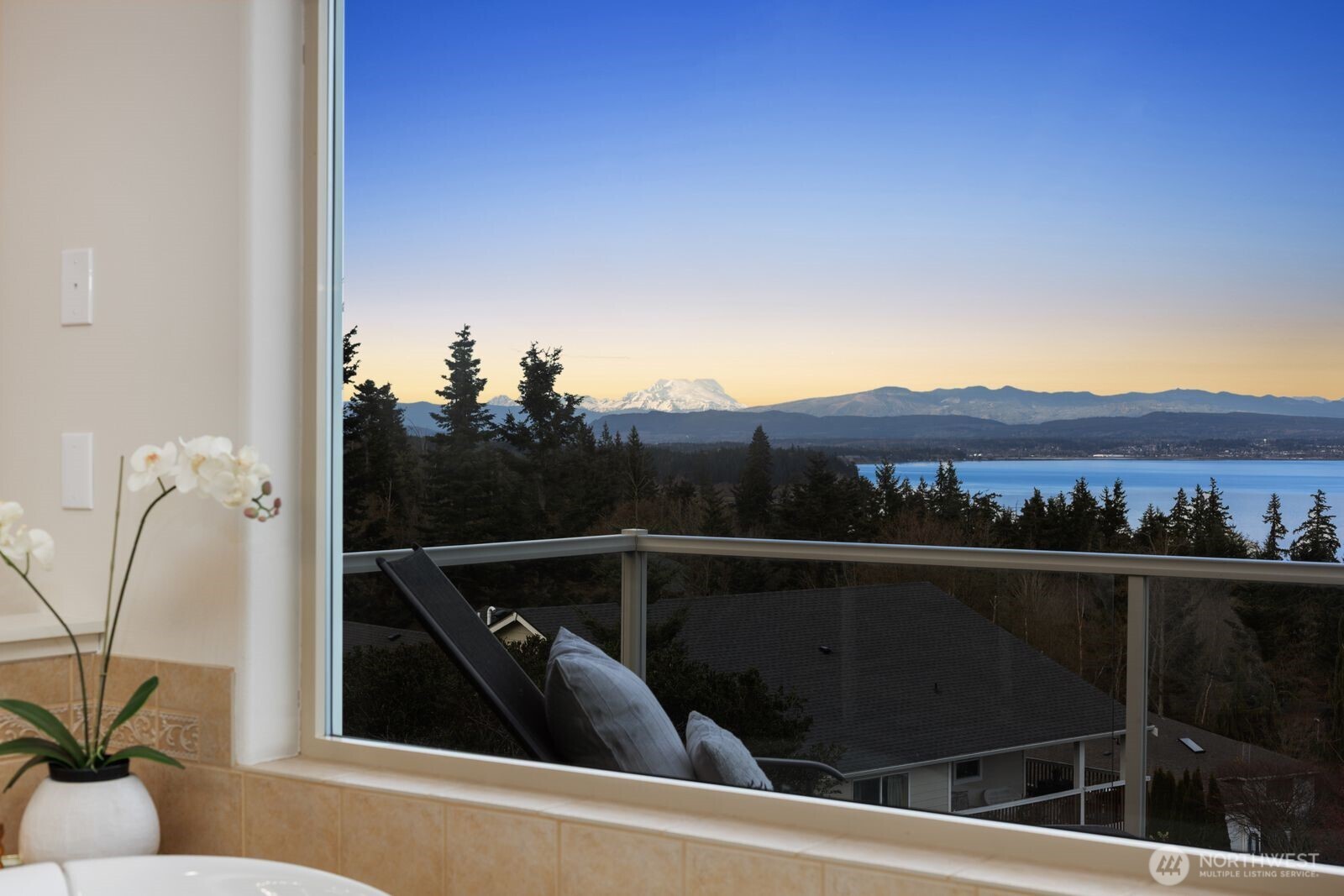 1021 Lightning Way , Camano Island, WA 98282