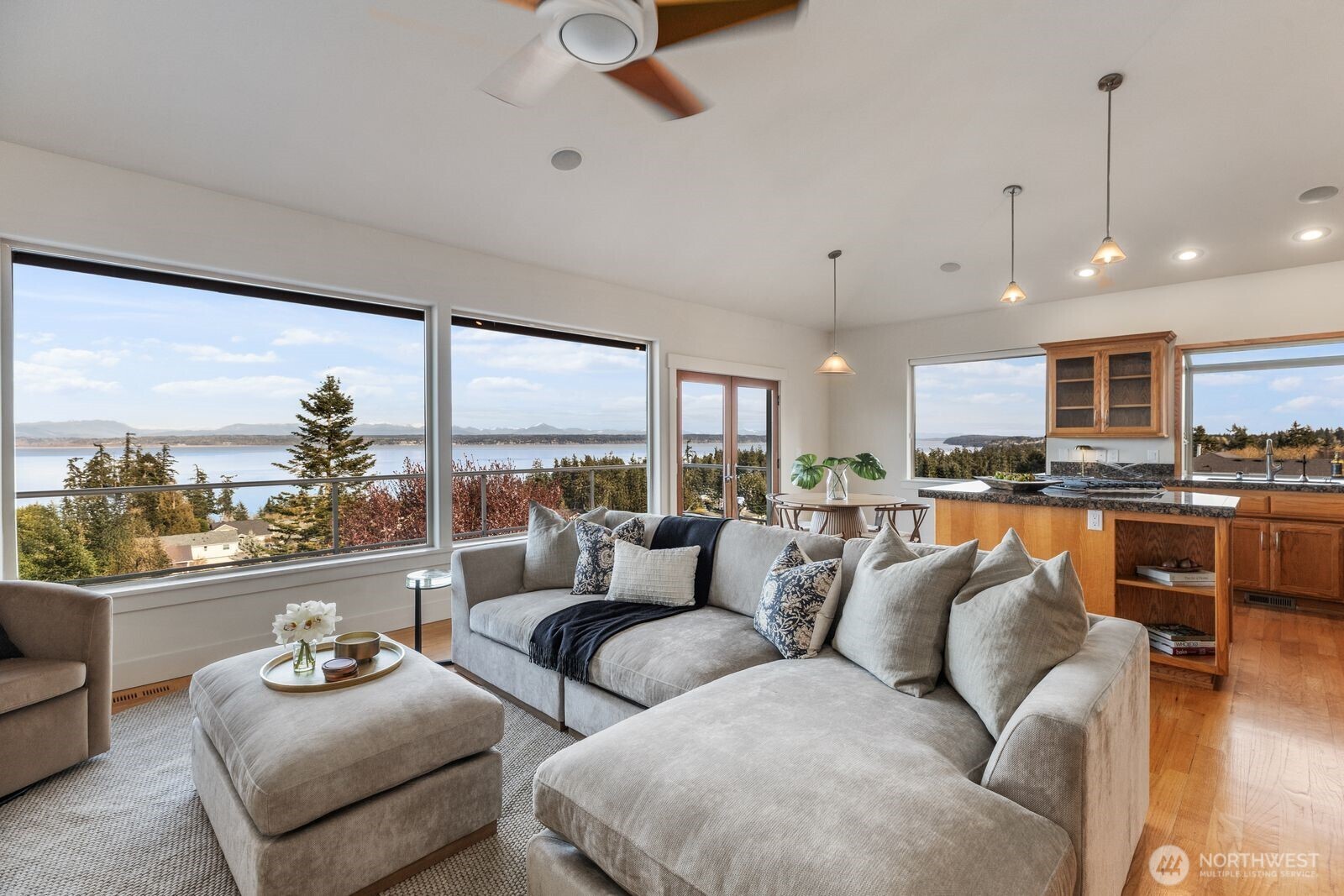 1021 Lightning Way , Camano Island, WA 98282