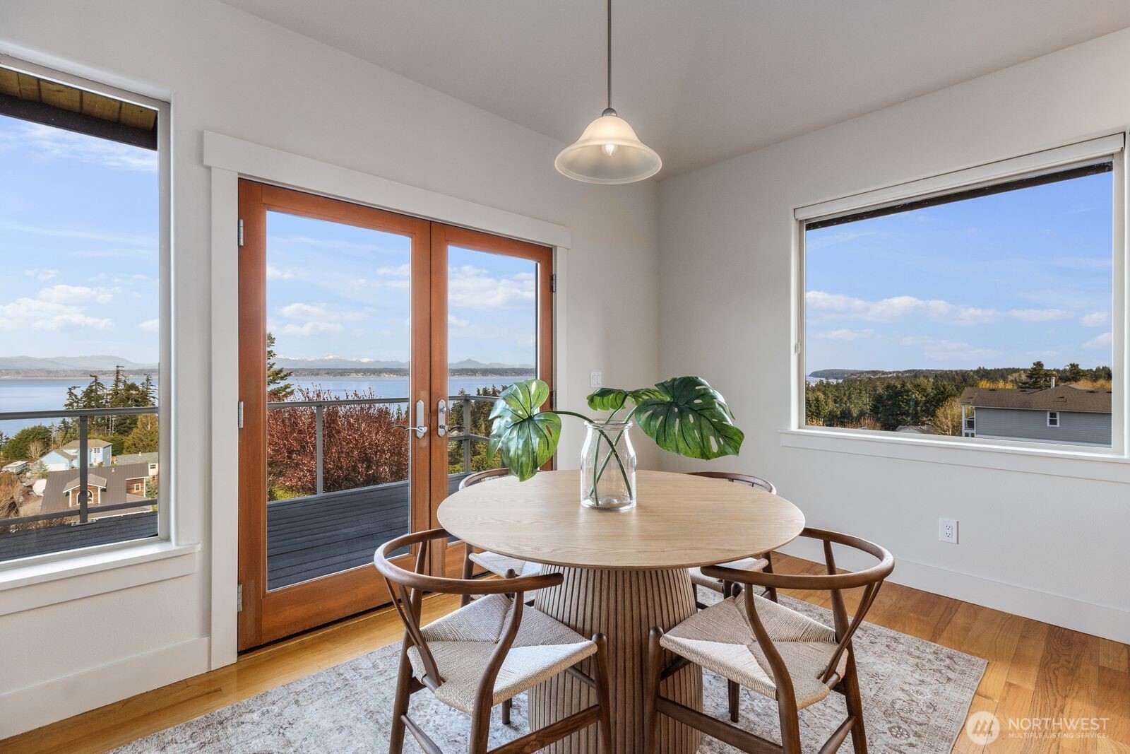 1021 Lightning Way , Camano Island, WA 98282