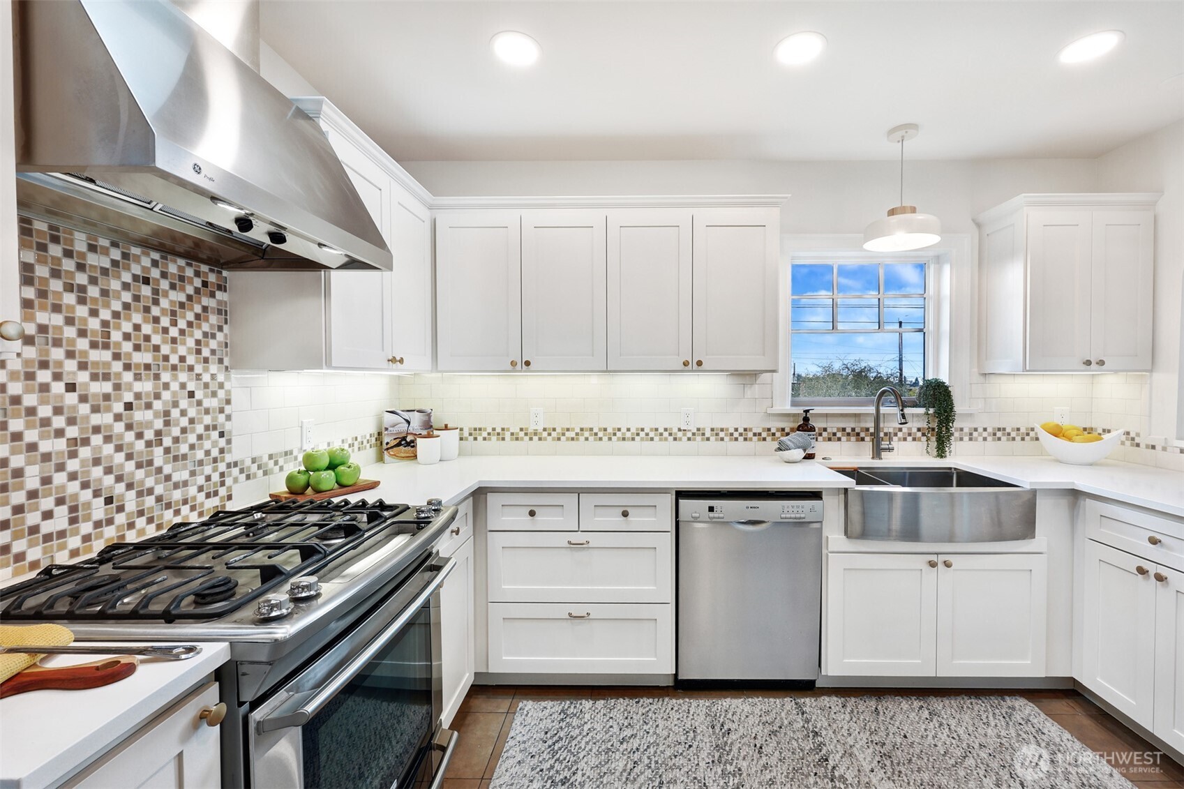 8401 Linden Avenue N, Seattle, WA 98103