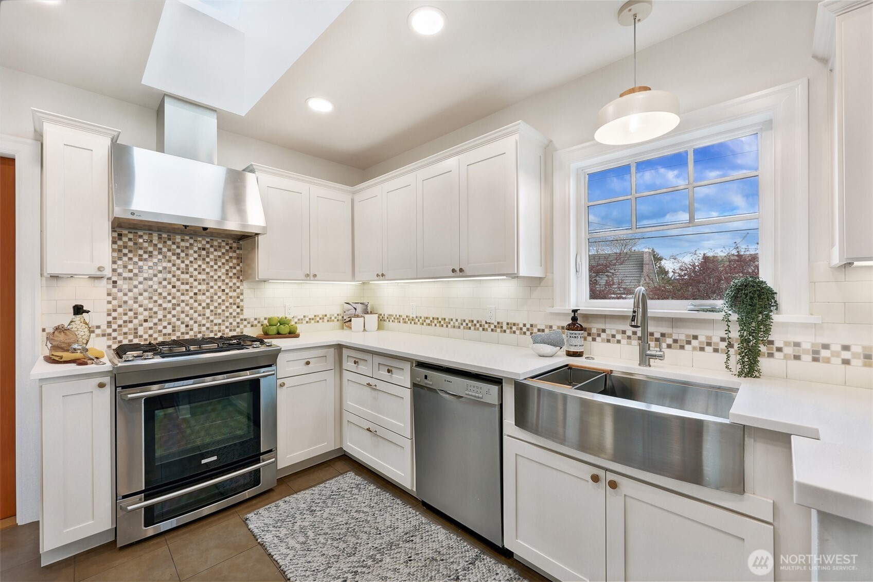 8401 Linden Avenue N, Seattle, WA 98103