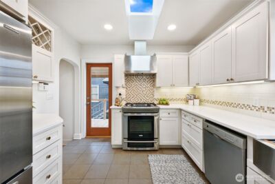 8401 Linden Avenue N, Seattle, WA 98103 - Photo 14