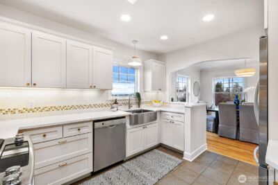 8401 Linden Avenue N, Seattle, WA 98103 - Photo 15