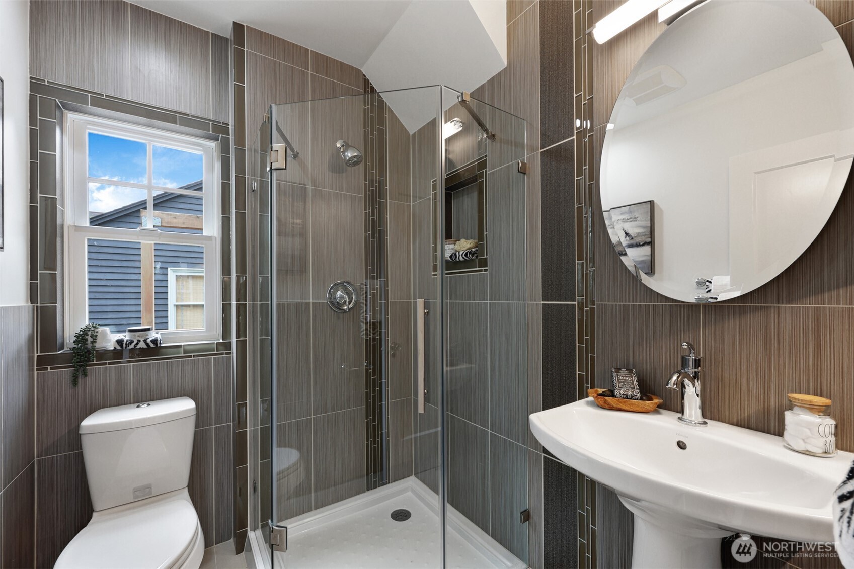 8401 Linden Avenue N, Seattle, WA 98103