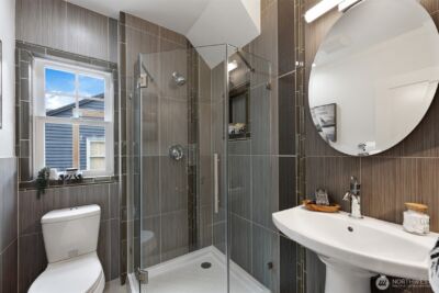 8401 Linden Avenue N, Seattle, WA 98103 - Photo 19