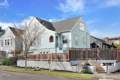 8401 Linden Avenue N, Seattle, WA 98103 - Photo 2