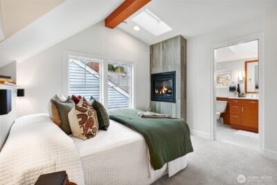 8401 Linden Avenue N, Seattle, WA 98103 - Photo 21