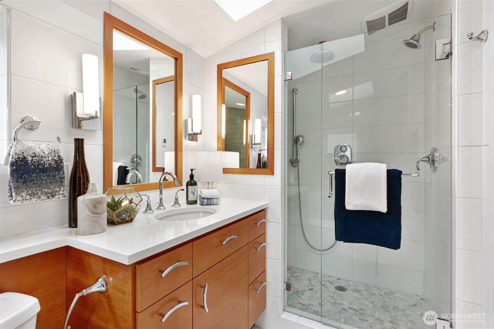 8401 Linden Avenue N, Seattle, WA 98103