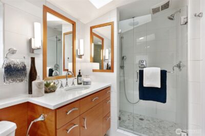 8401 Linden Avenue N, Seattle, WA 98103 - Photo 23