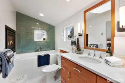 8401 Linden Avenue N, Seattle, WA 98103 - Photo 24