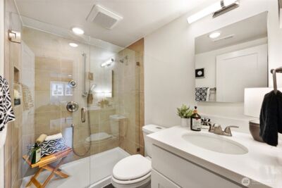 8401 Linden Avenue N, Seattle, WA 98103 - Photo 29