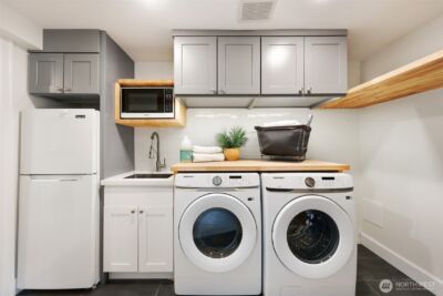 8401 Linden Avenue N, Seattle, WA 98103 - Photo 32