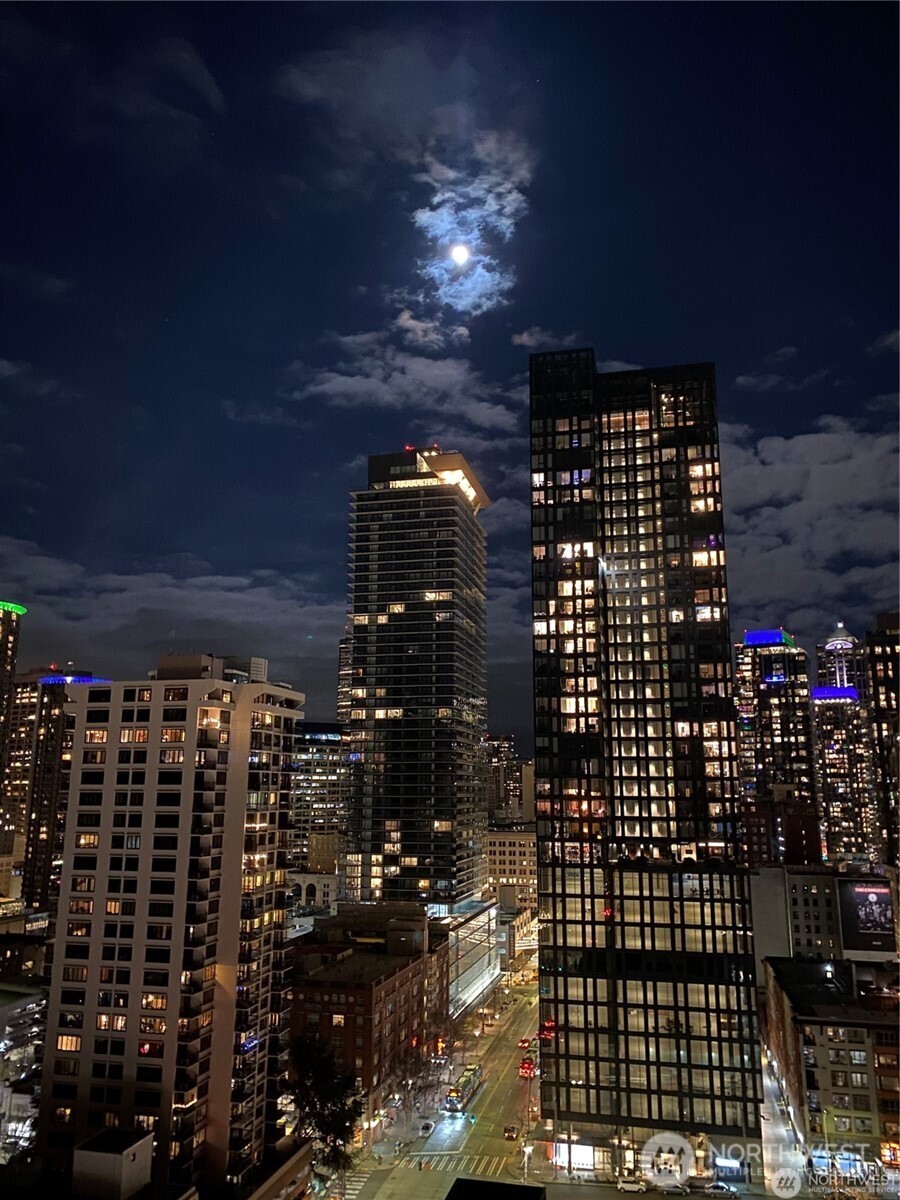 2201 3rd Avenue #2301, Seattle, WA 98121