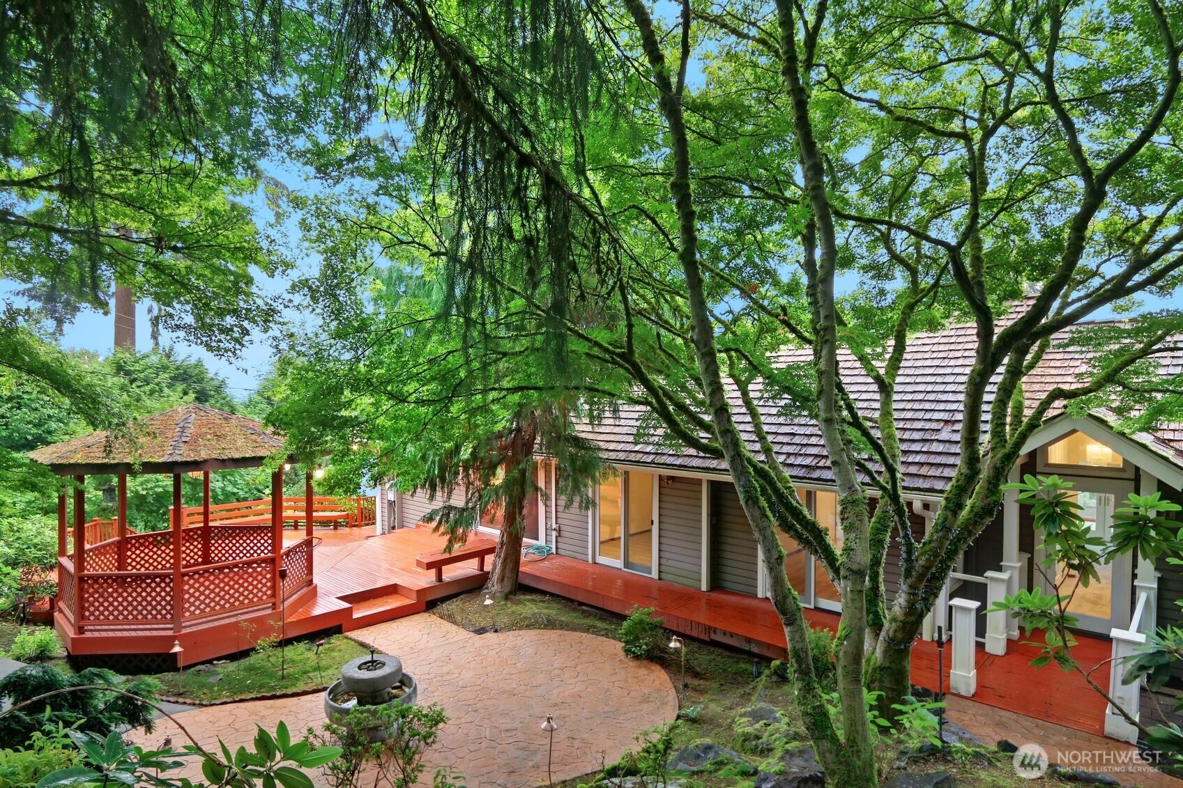 2668 E Lake Sammamish Parkway NE, Sammamish, WA 98074