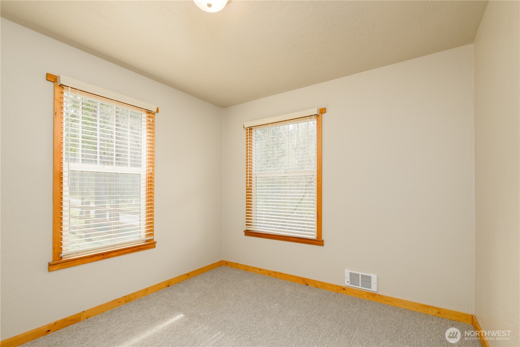 903 S Valley Street , Port Angeles, WA 98362