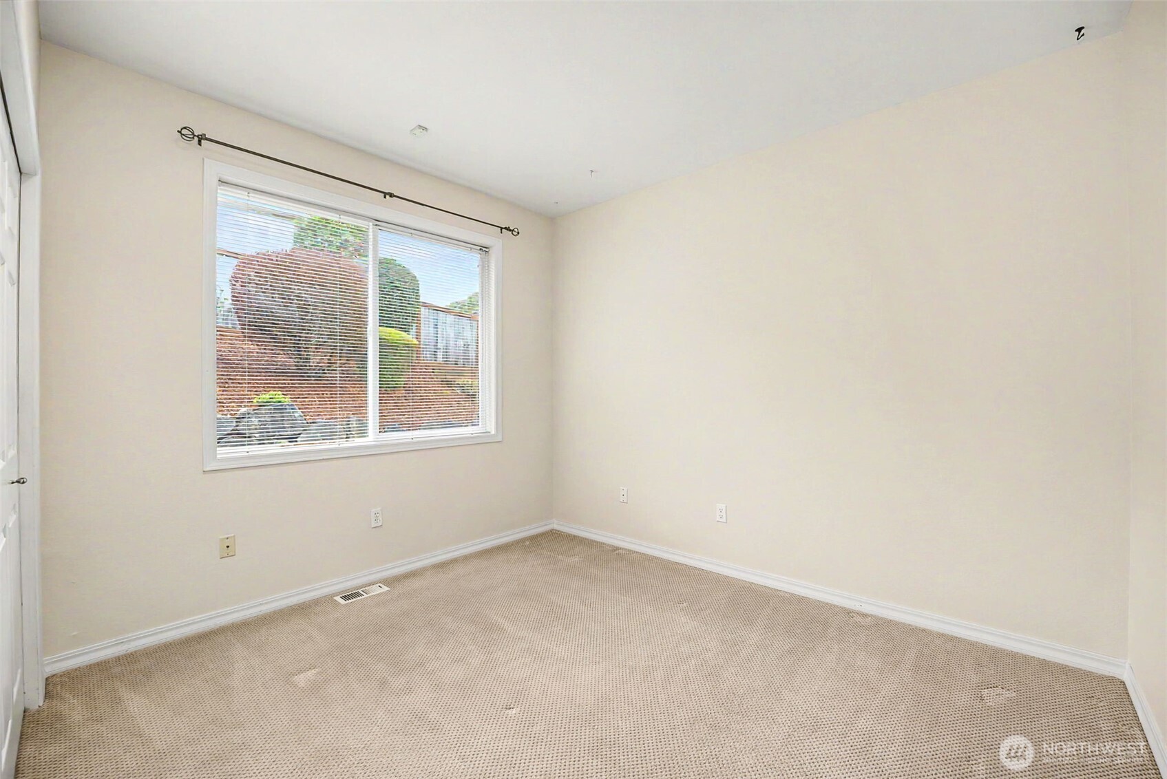 1860 Hillside Drive NE, Tacoma, WA 98422