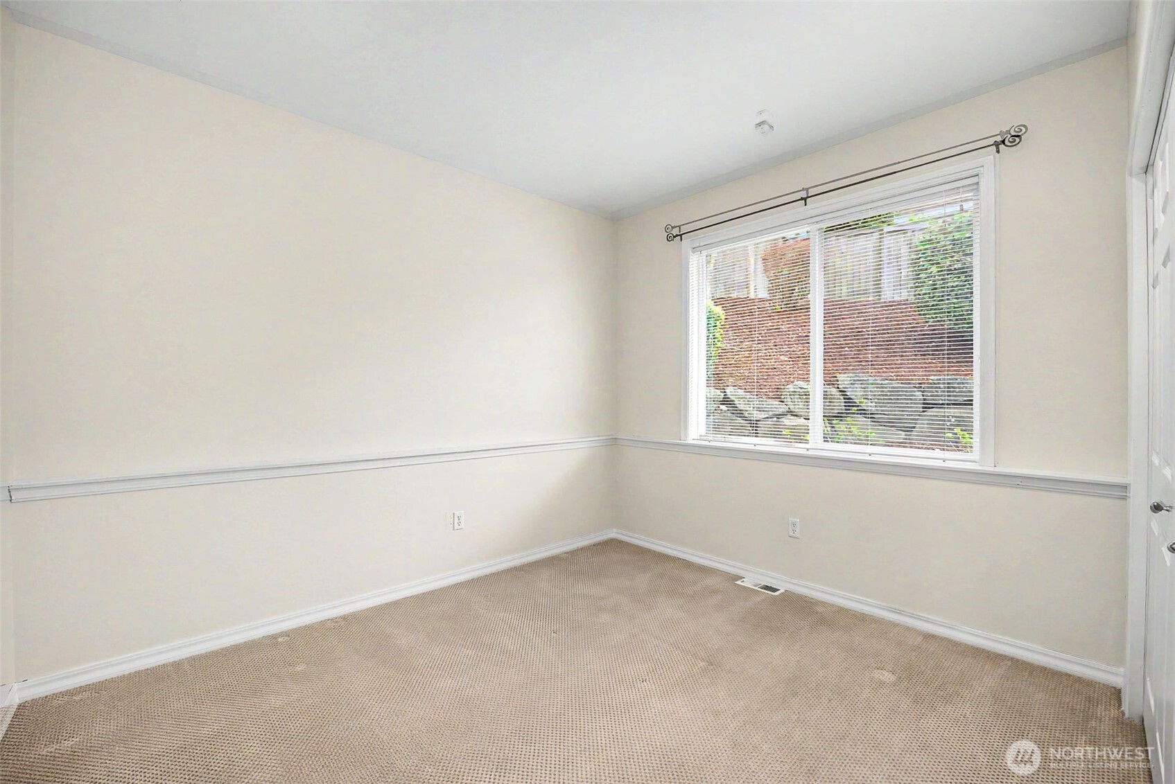 1860 Hillside Drive NE, Tacoma, WA 98422