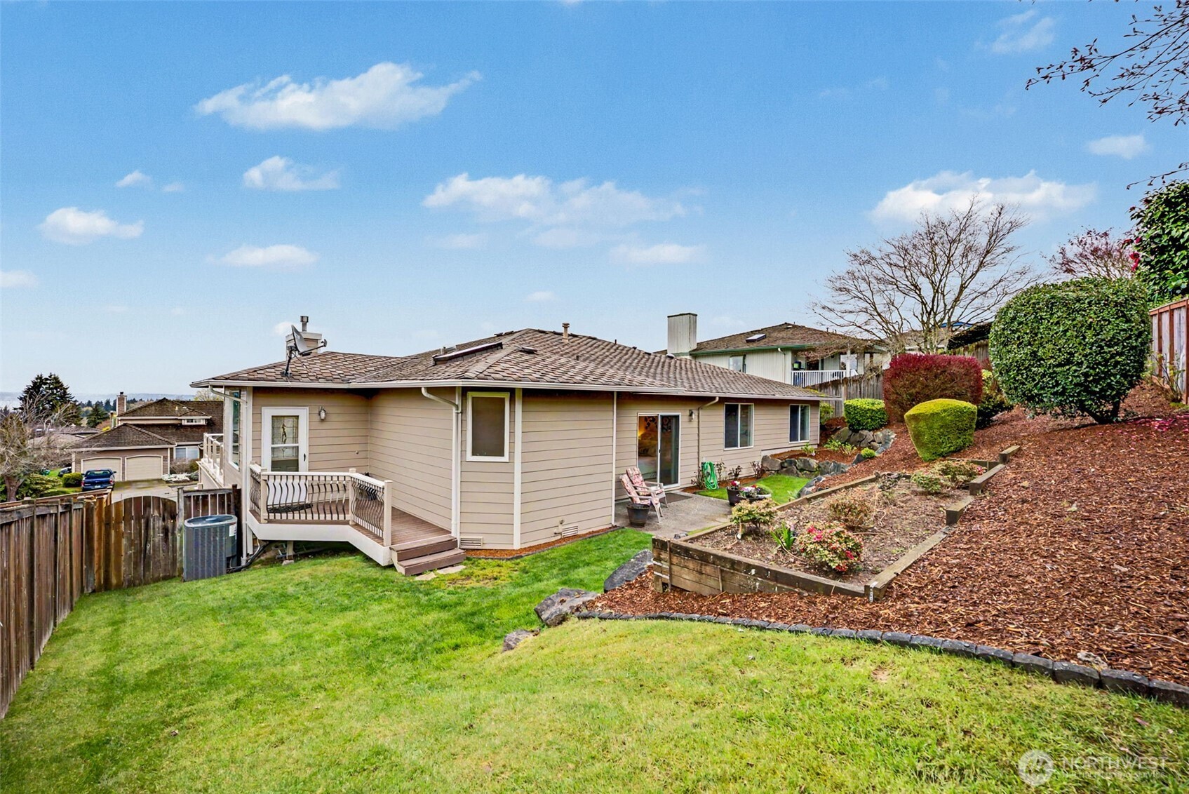 1860 Hillside Drive NE, Tacoma, WA 98422