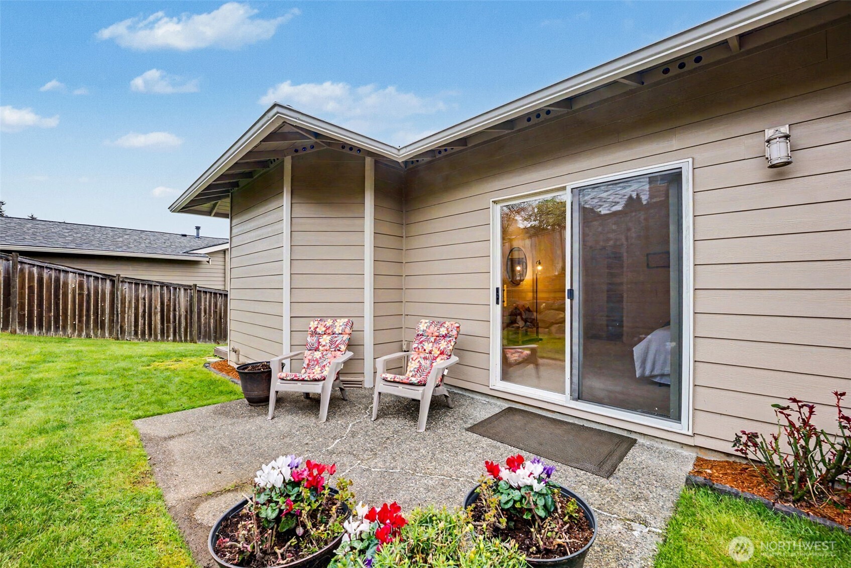 1860 Hillside Drive NE, Tacoma, WA 98422