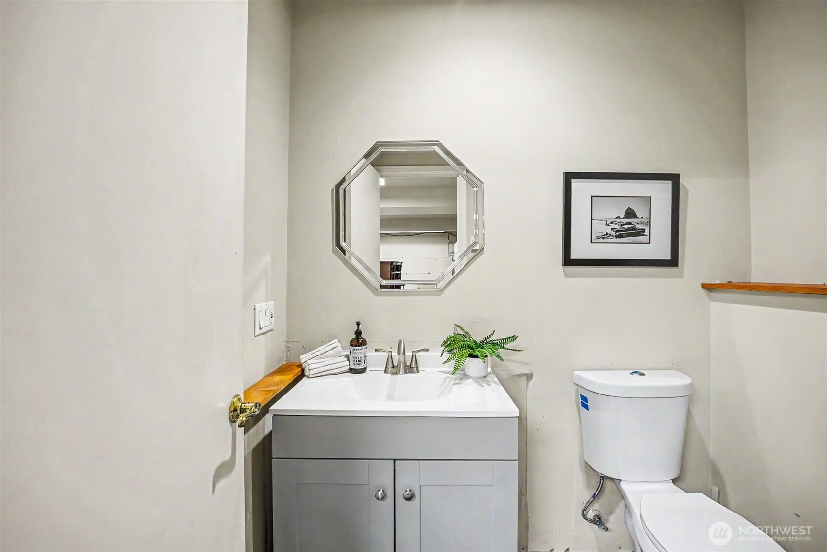 1860 Hillside Drive NE, Tacoma, WA 98422