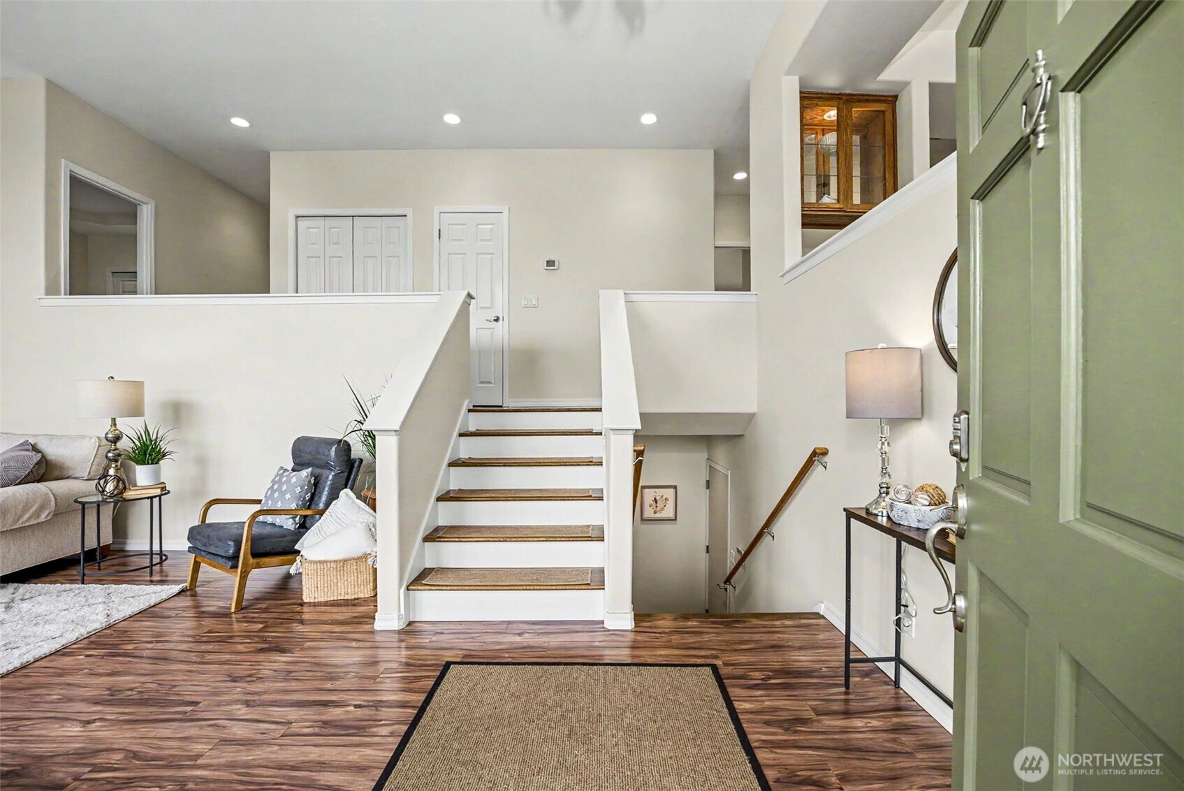 1860 Hillside Drive NE, Tacoma, WA 98422