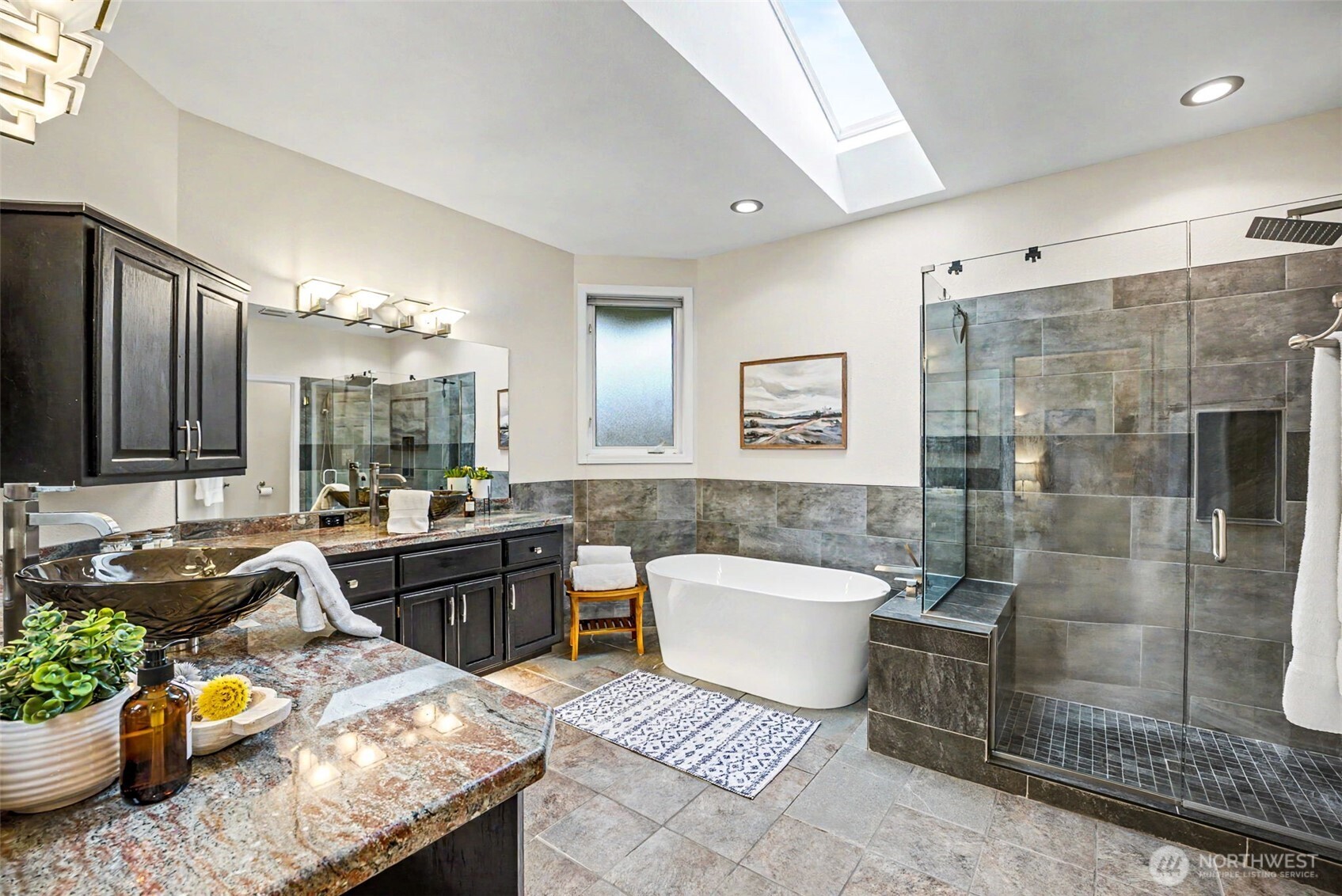 1860 Hillside Drive NE, Tacoma, WA 98422