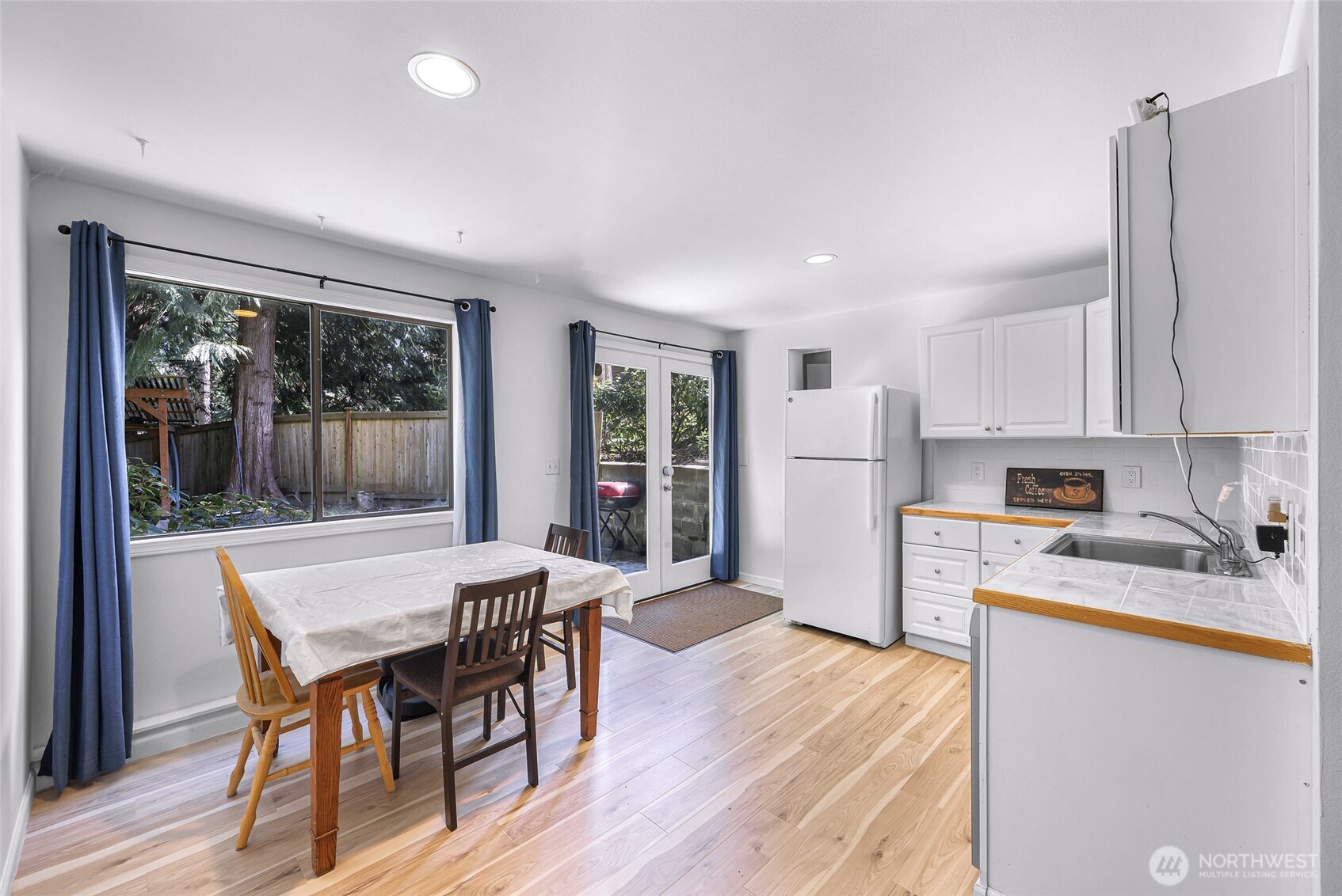 20714 NE 43rd Street , Sammamish, WA 98074