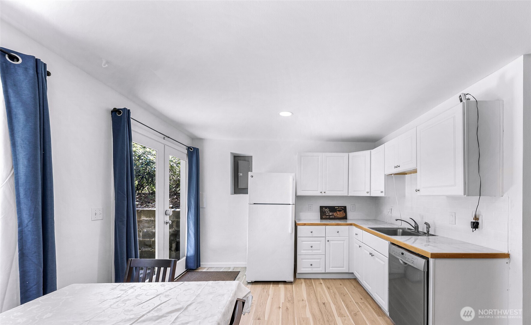 20714 NE 43rd Street , Sammamish, WA 98074