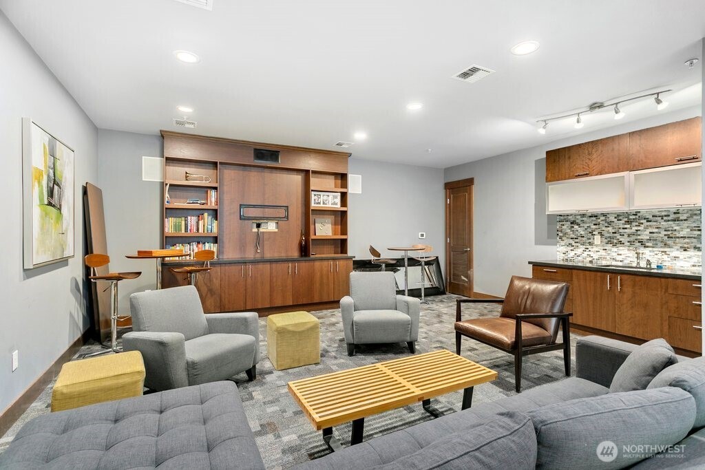 4547 8th Avenue NE #508, Seattle, WA 98105