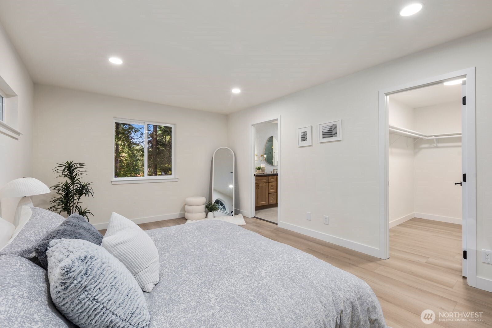 1182 SE Irish Court , Port Orchard, WA 98367-9655