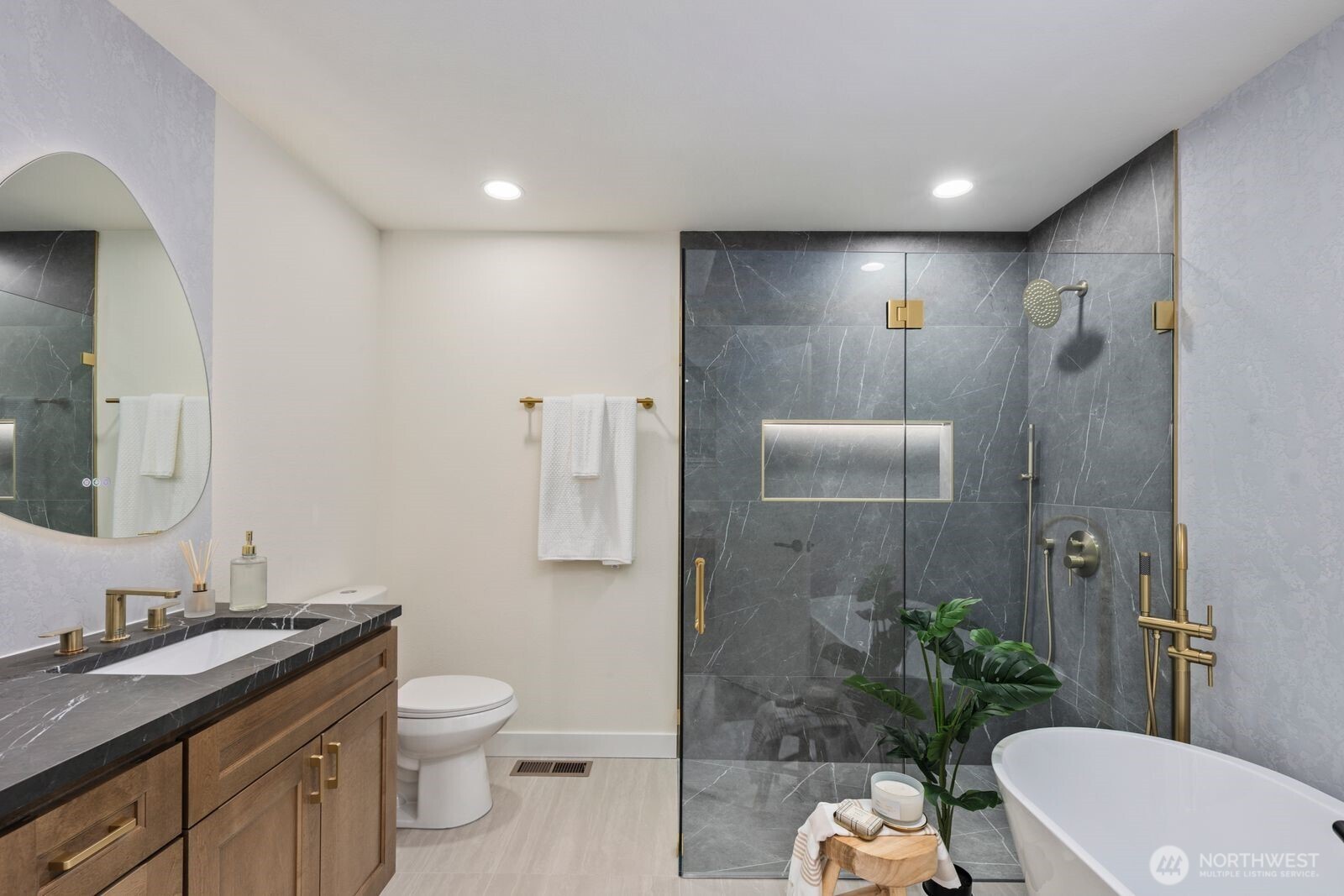 1182 SE Irish Court , Port Orchard, WA 98367-9655