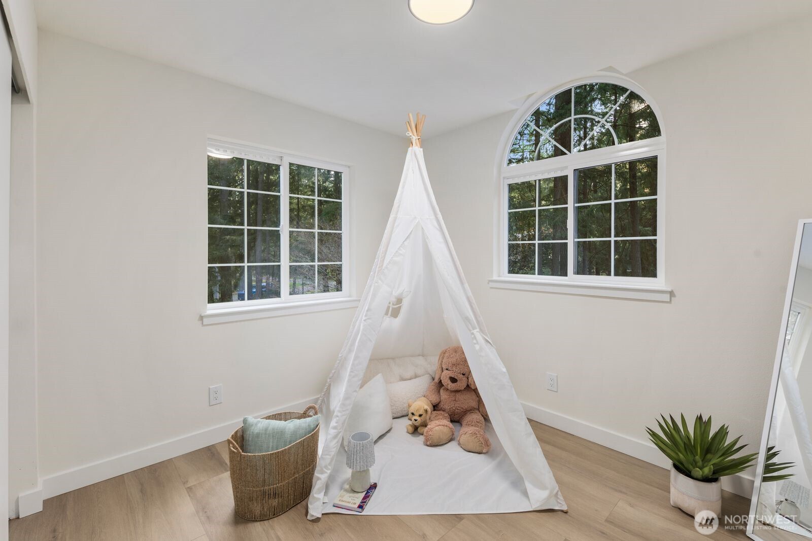 1182 SE Irish Court , Port Orchard, WA 98367-9655