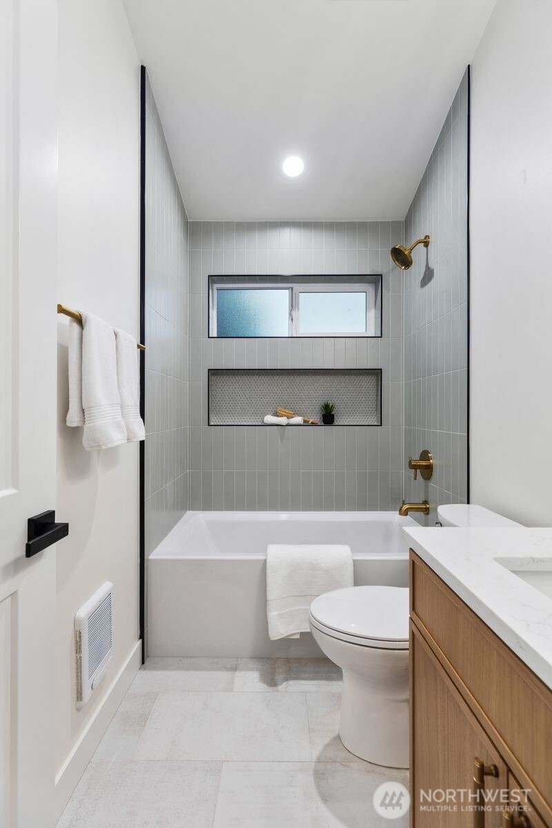 8508 1st Avenue NE, Seattle, WA 98115