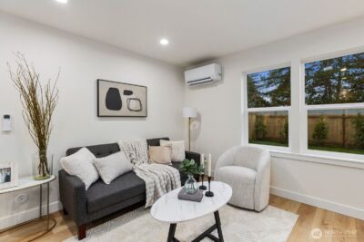 8508 1st Avenue NE, Seattle, WA 98115 - Photo 5