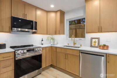 8508 1st Avenue NE, Seattle, WA 98115 - Photo 10