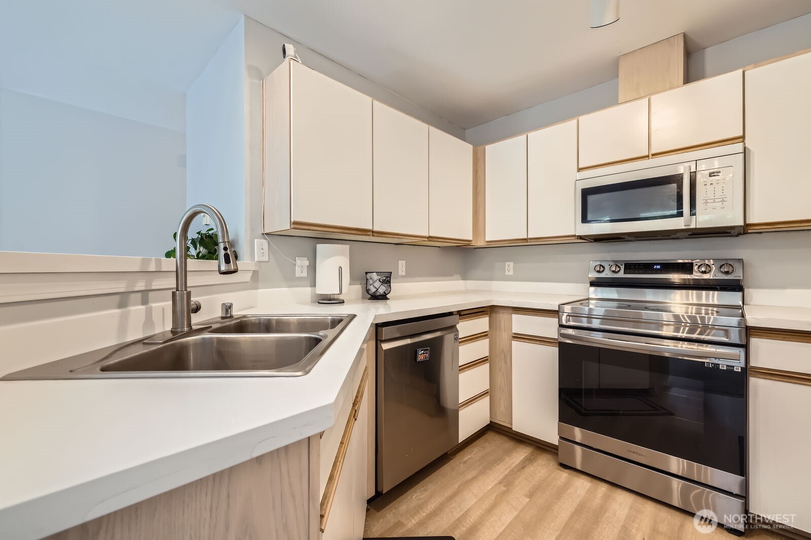 9210 Market Place #F202, Lake Stevens, WA 98258