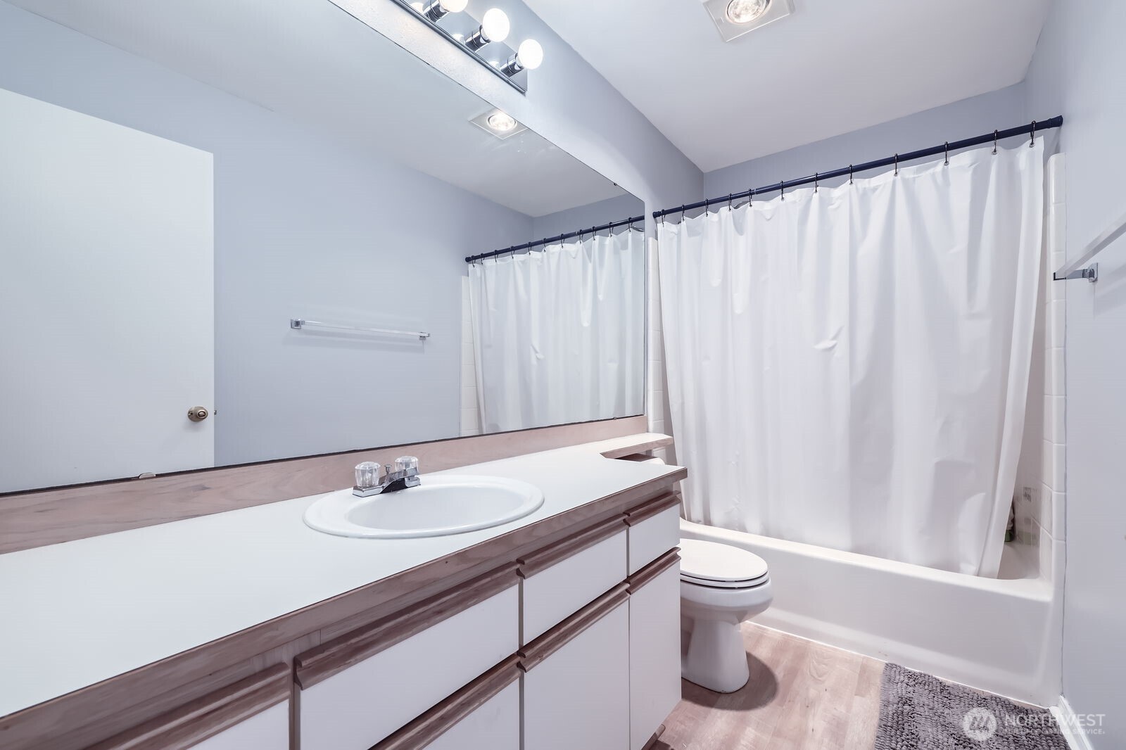 9210 Market Place #F202, Lake Stevens, WA 98258