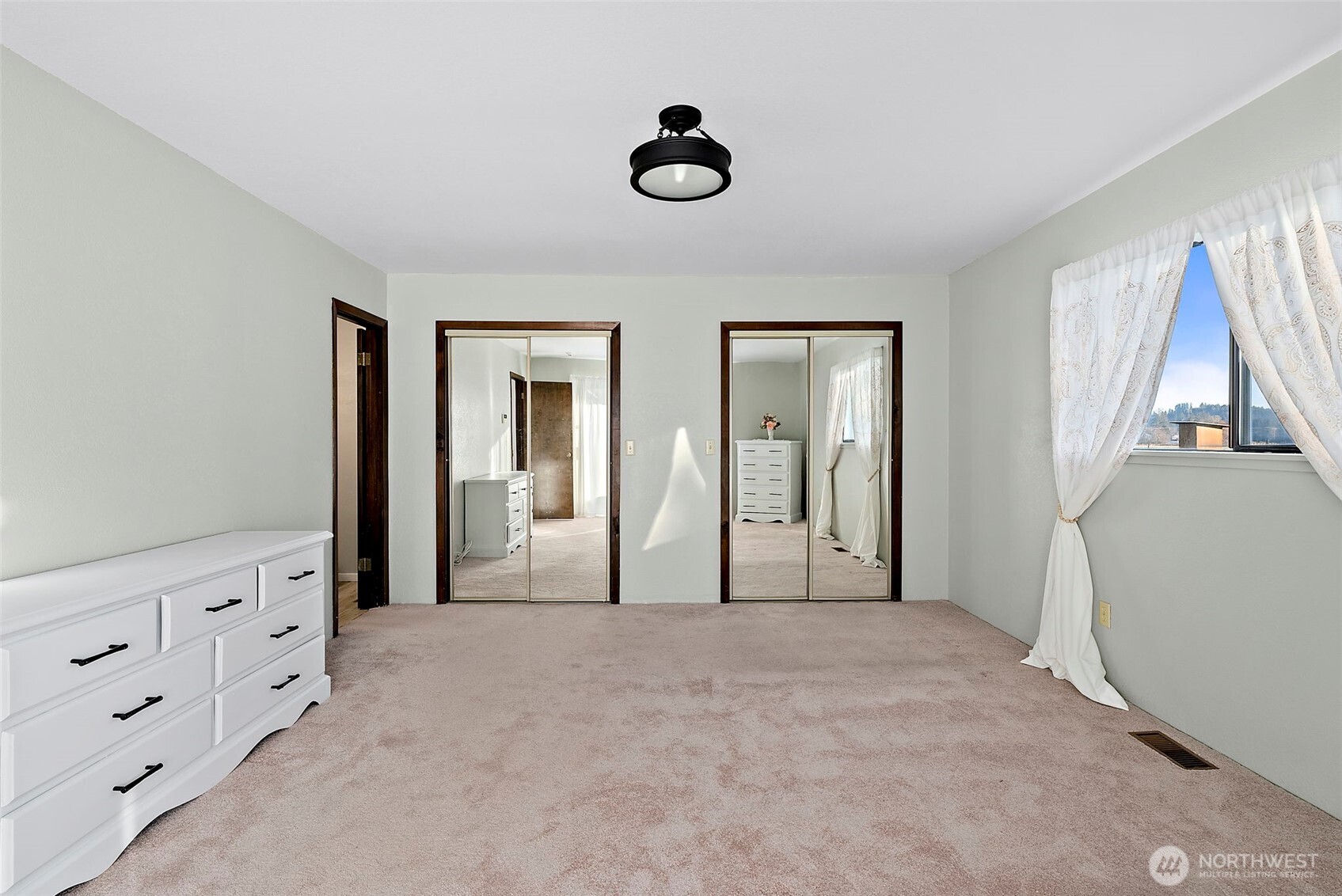 1655 Wheaton Street , Raymond, WA 98577