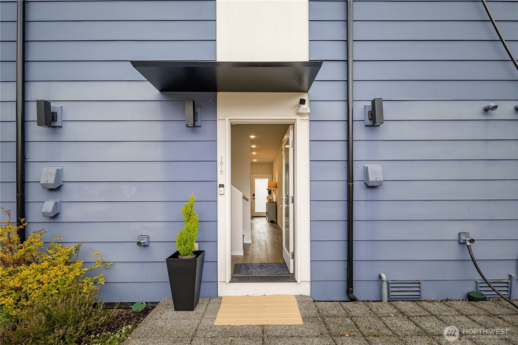 1816 15th Avenue S, Seattle, WA 98144-4214