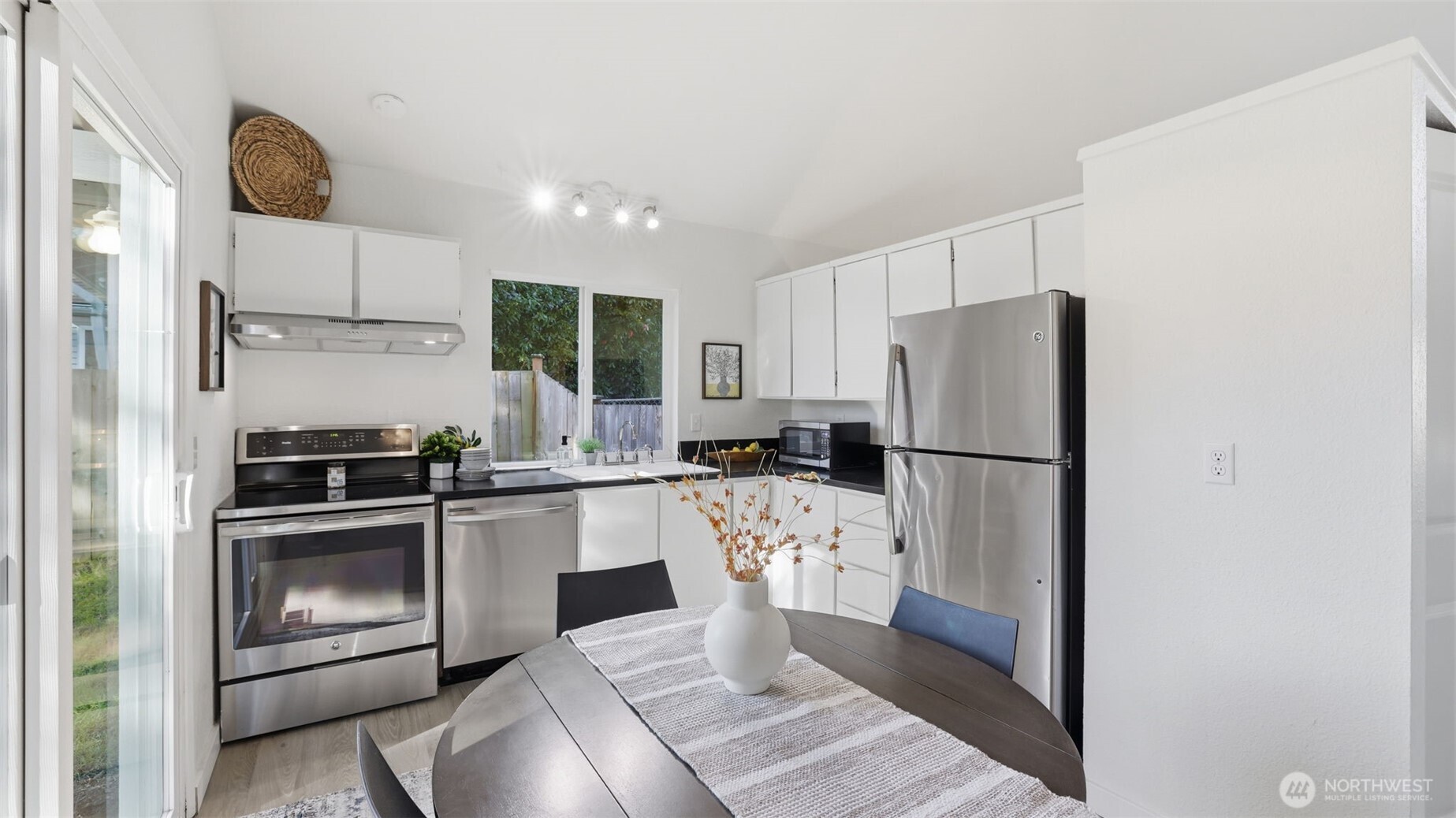 12227 NE 137th Place , Kirkland, WA 98034