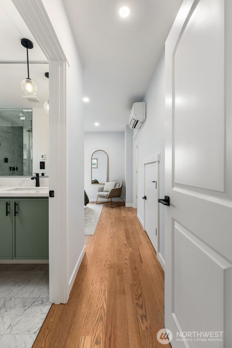 4559 34th Avenue S, Seattle, WA 98118