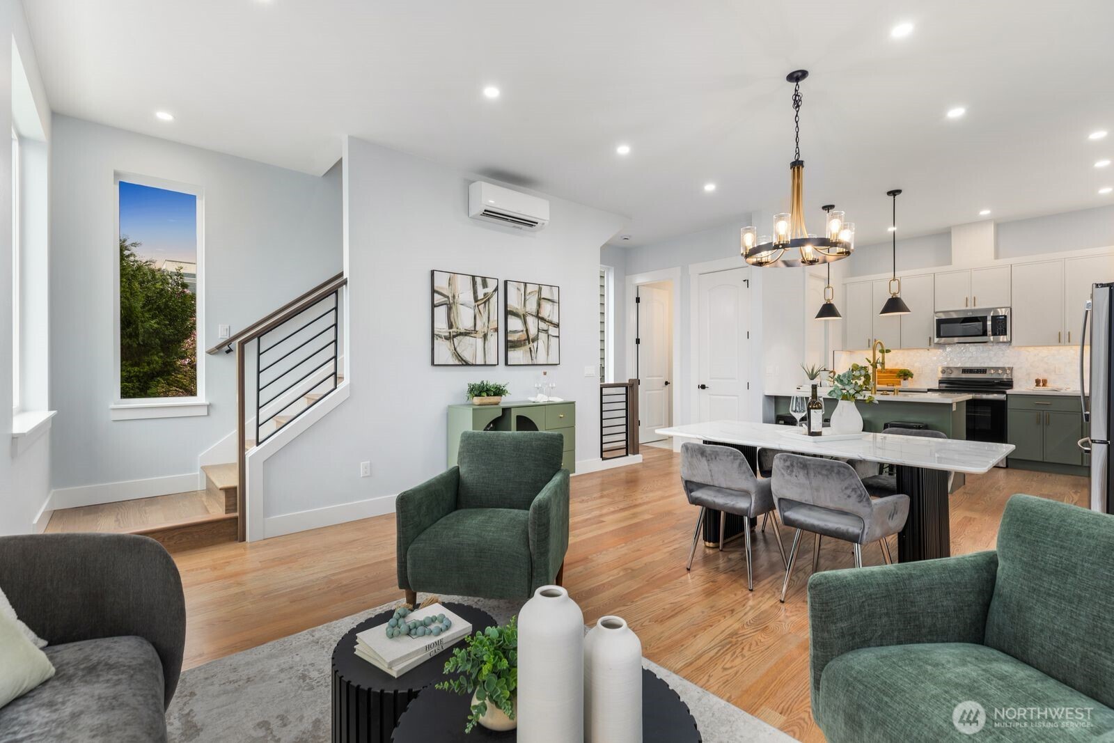 4559 34th Avenue S, Seattle, WA 98118