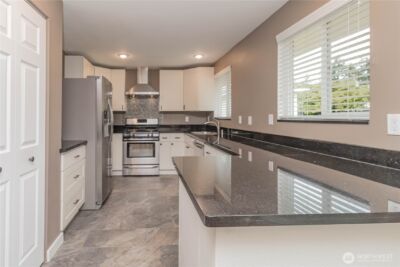 1060 Lynnwood Avenue NE, Renton, WA 98056 - Photo 13