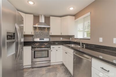 1060 Lynnwood Avenue NE, Renton, WA 98056 - Photo 15
