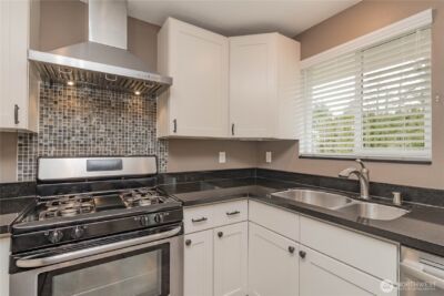 1060 Lynnwood Avenue NE, Renton, WA 98056 - Photo 17